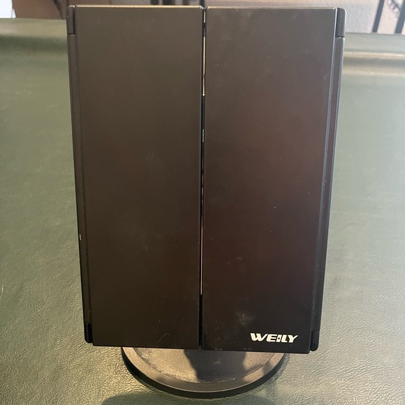 Willy makeup mirror with usb . EUC. - Picture 2 of 3